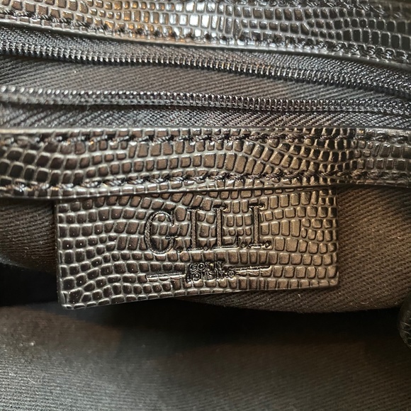 G.I.L.I. Camo Mini Crossbody Bag - Picture 10 of 11